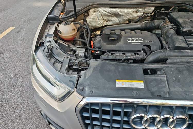 Used Audi Q3 2015 35 TFSI Comfort Model Engine Bay Right