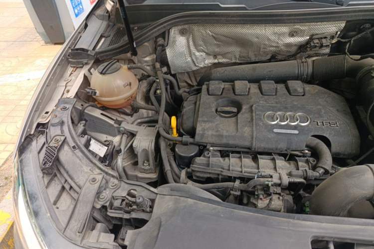 Used Audi Q3 2015 35 TFSI quattro Technology Edition Engine Bay Right