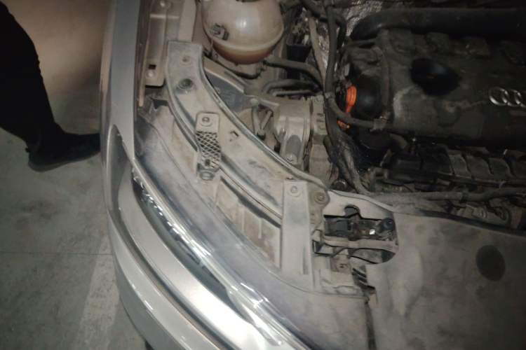 Used Audi Q3 2015 35 TFSI quattro Technology Edition Engine Bay Right