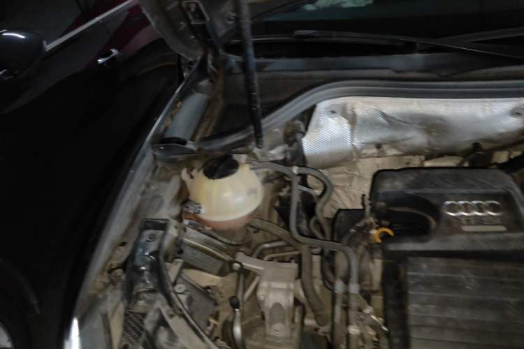 Used Audi Q3 2015 30 TFSI Comfort Model Engine Bay Right