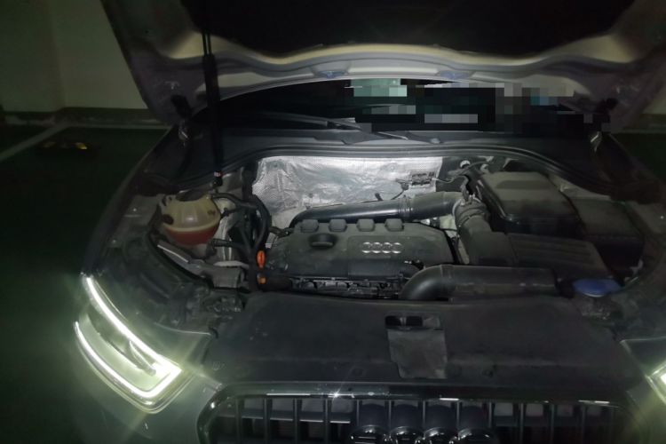 Used Audi Q3 2015 35 TFSI Comfort Model Engine Bay Right