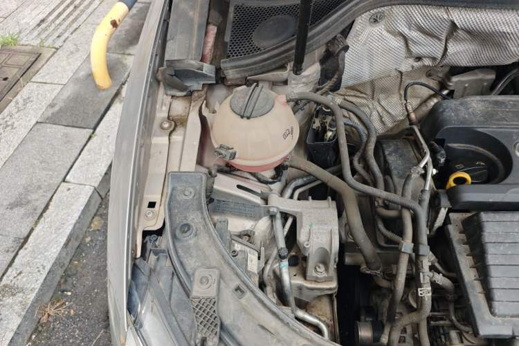 Used Audi Q3 2015 30 TFSI Comfort Model Engine Bay Right
