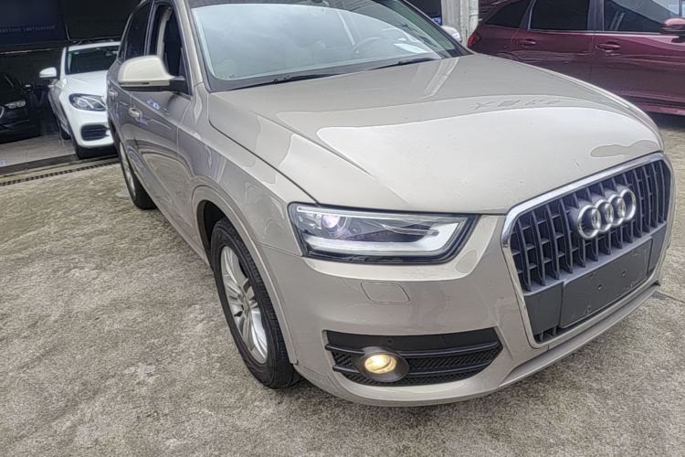 Used Audi Q3 2015 35 TFSI Comfort Model Front Right 45 Deg