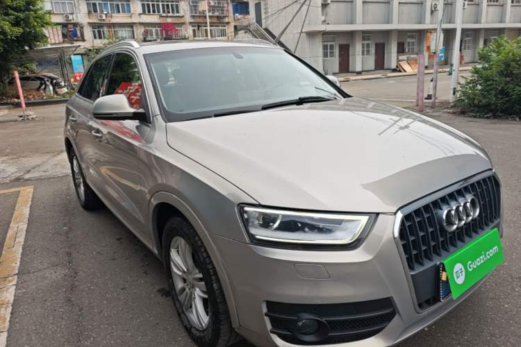 Used Audi Q3 2015 35 TFSI quattro Technology Edition Front Right 45 Deg