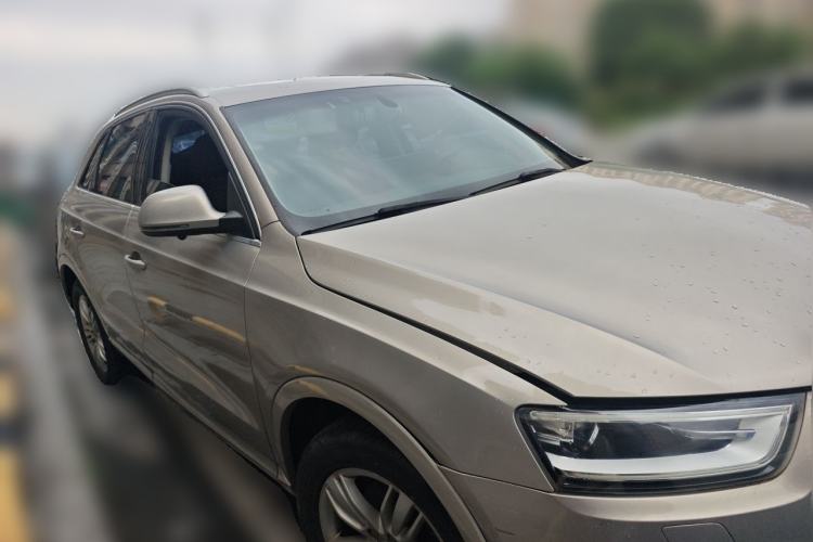 Used Audi Q3 2015 30 TFSI Comfort Model Front Right 45 Deg