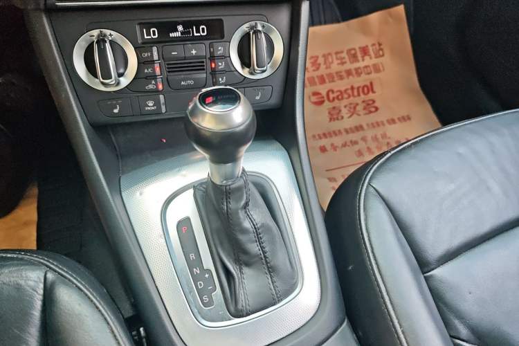 Used Audi Q3 2015 35 TFSI Comfort Model Gear Lever