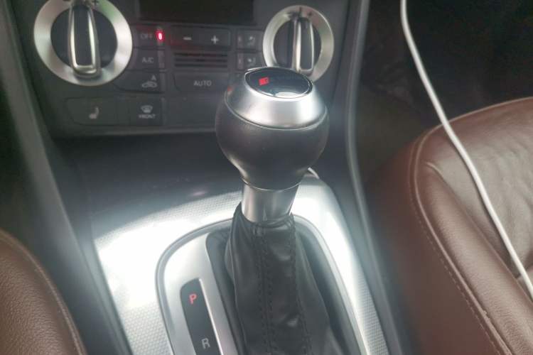 Used Audi Q3 2015 35 TFSI Comfort Model Gear Lever