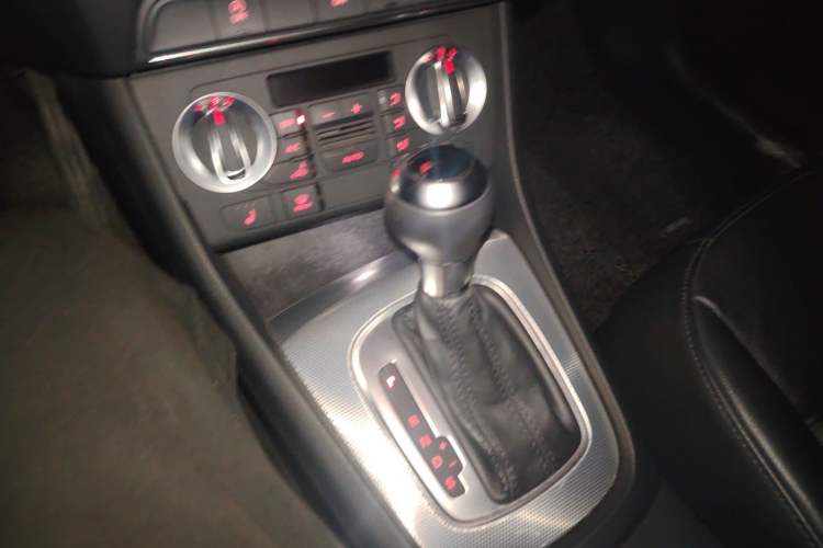 Used Audi Q3 2015 35 TFSI quattro Technology Edition Gear Lever