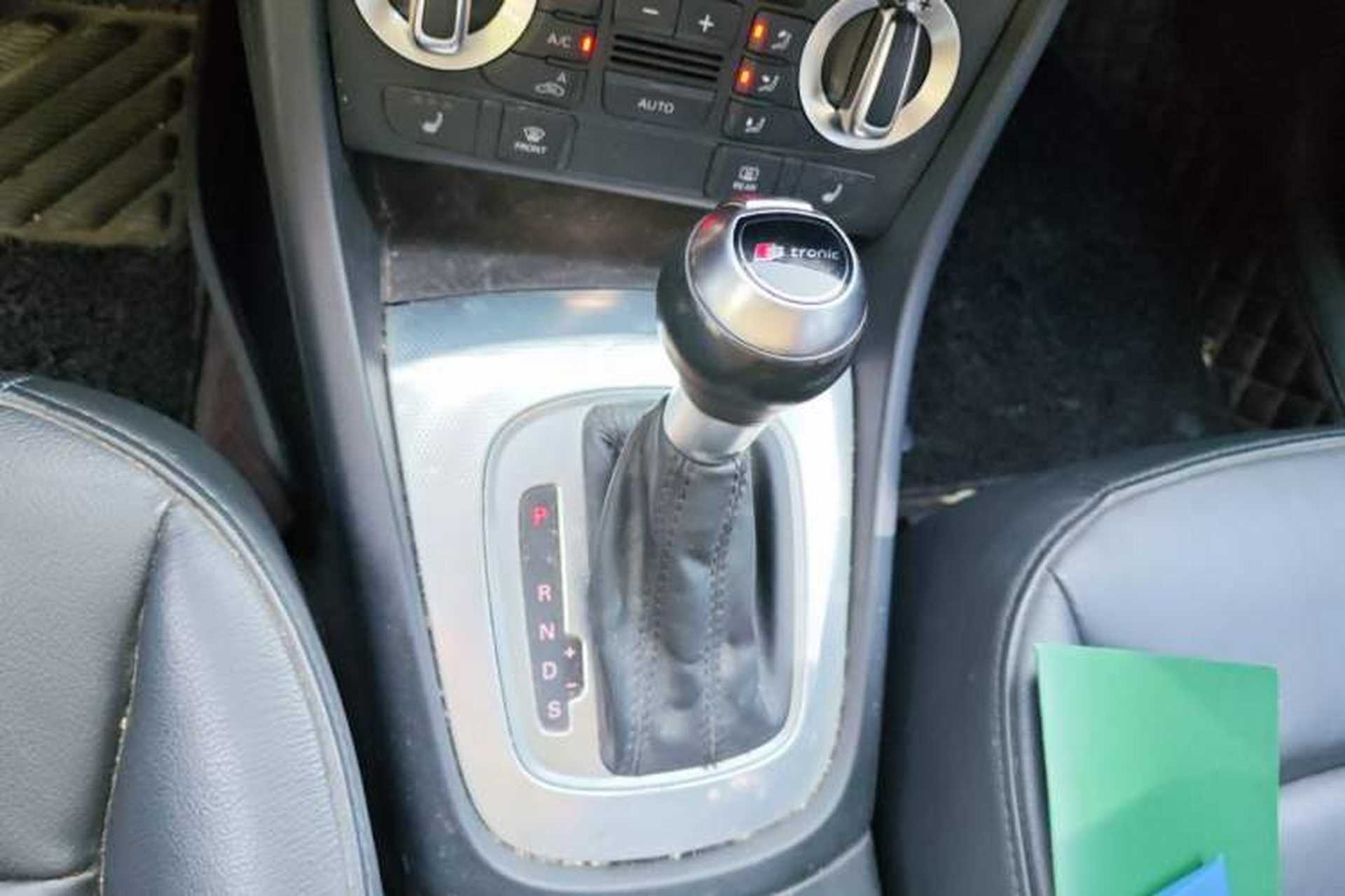 Used Audi Q3 2015 35 TFSI Comfort Model Gear Lever