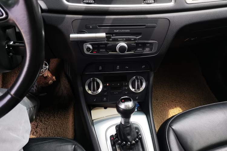 Used Audi Q3 2015 35 TFSI quattro Millionth Anniversary Edition Gear Lever