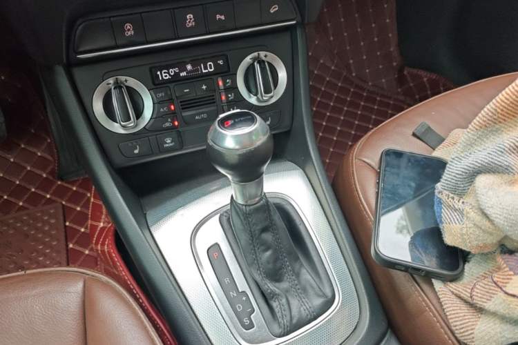 Used Audi Q3 2015 35 TFSI quattro Technology Edition Gear Lever