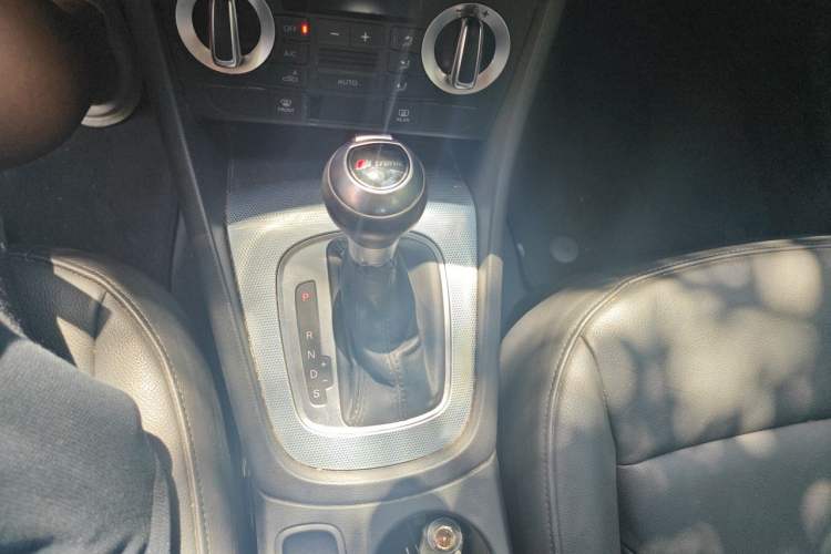 Used Audi Q3 2015 30 TFSI Comfort Model Gear Lever