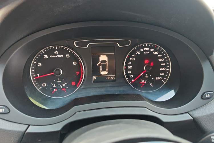 Used Audi Q3 2015 35 TFSI Comfort Model Instrument Cluster