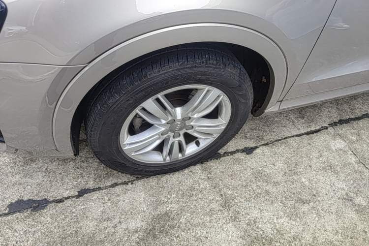 Used Audi Q3 2015 35 TFSI Comfort Model Left Front Wheel Hub