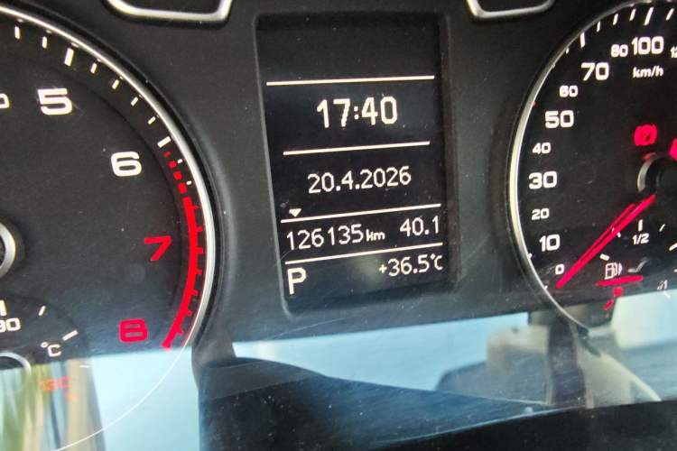 Used Audi Q3 2015 35 TFSI Comfort Model Odometer Close Up