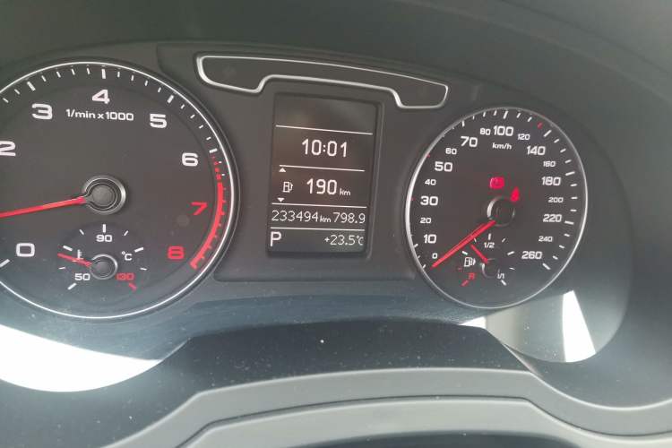 Used Audi Q3 2015 35 TFSI Comfort Model Odometer Close Up