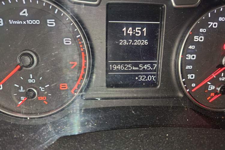 Used Audi Q3 2015 30 TFSI Ambition Edition Odometer Close Up