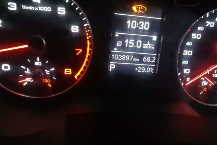 Used Audi Q3 2015 35 TFSI Comfort Model Odometer Close Up