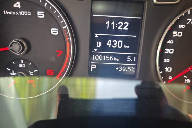 Used Audi Q3 2015 30 TFSI Comfort Model Odometer Close Up