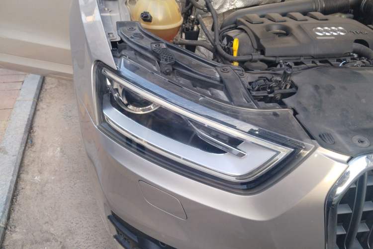 Used Audi Q3 2015 35 TFSI Millionth Anniversary Comfort Model Right Front Headlight