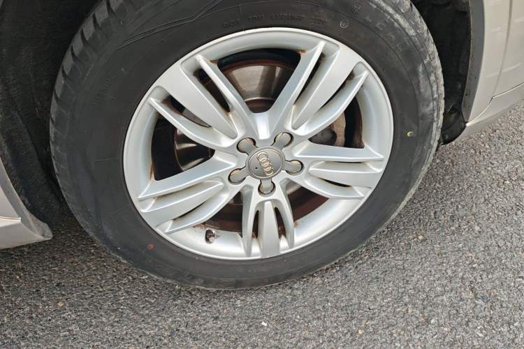 Used Audi Q3 2015 35 TFSI Comfort Model Right Front Wheel Hub