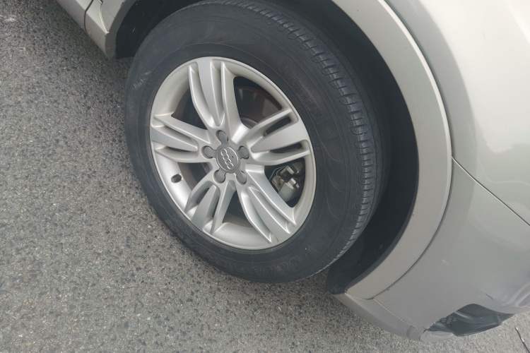 Used Audi Q3 2015 35 TFSI Comfort Model Right Front Wheel Hub