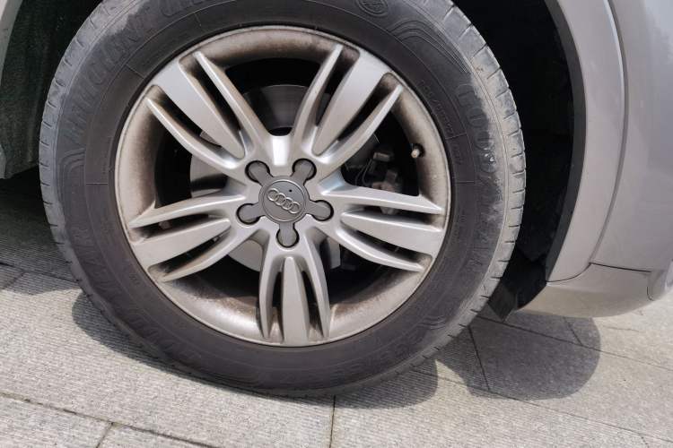Used Audi Q3 2015 35 TFSI quattro Millionth Anniversary Edition Right Front Wheel Hub
