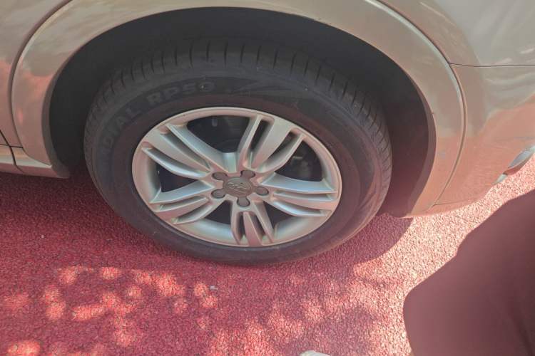 Used Audi Q3 2015 30 TFSI Comfort Model Right Front Wheel Hub