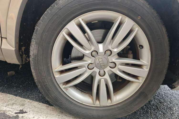 Used Audi Q3 2015 30 TFSI Comfort Model Right Front Wheel Hub
