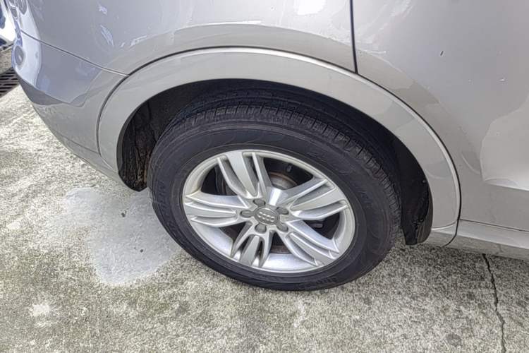 Used Audi Q3 2015 35 TFSI Comfort Model Right Rear Wheel Hub