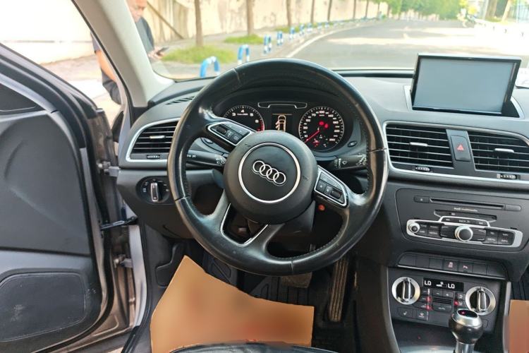 Used Audi Q3 2015 35 TFSI Comfort Model Steering Wheel