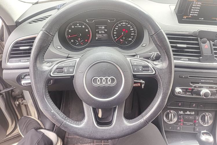 Used Audi Q3 2015 35 TFSI Comfort Model Steering Wheel