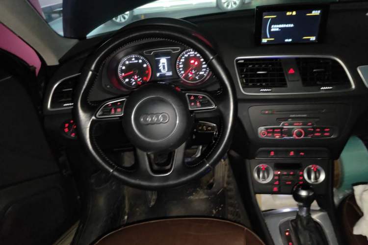 Used Audi Q3 2015 30 TFSI Comfort Model Steering Wheel