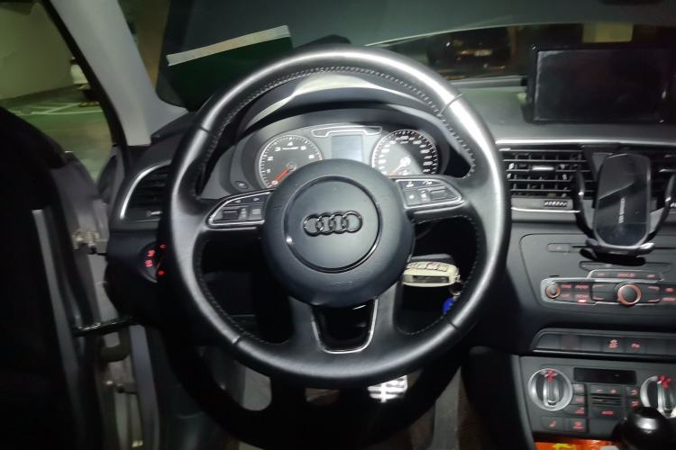 Used Audi Q3 2015 35 TFSI Comfort Model Steering Wheel