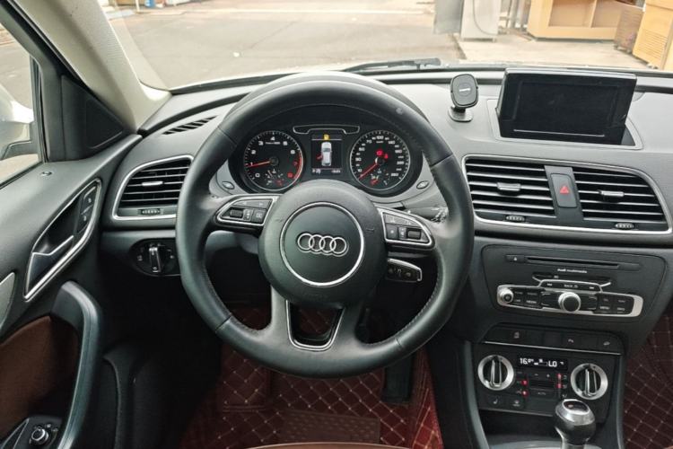 Used Audi Q3 2015 35 TFSI quattro Technology Edition Steering Wheel