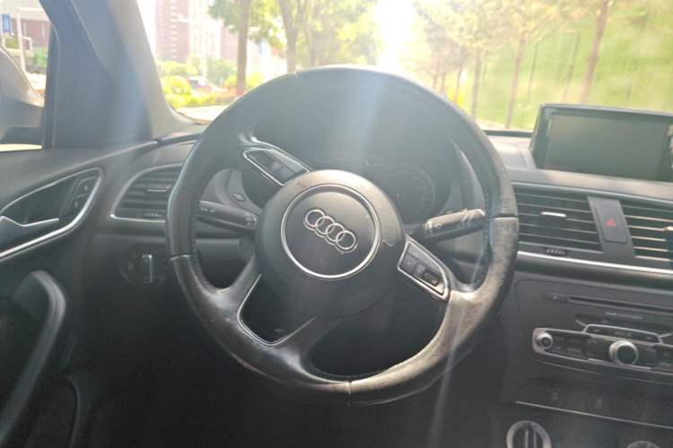 Used Audi Q3 2015 30 TFSI Comfort Model Steering Wheel