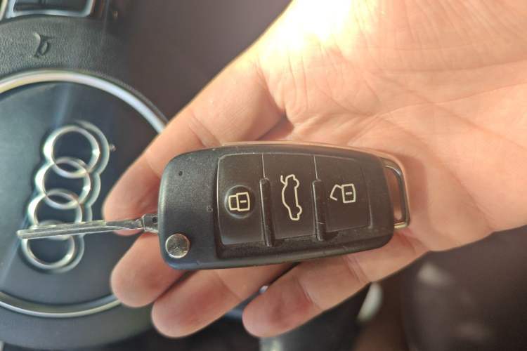 Used Audi Q3 2015 30 TFSI Comfort Model Vehicle Key