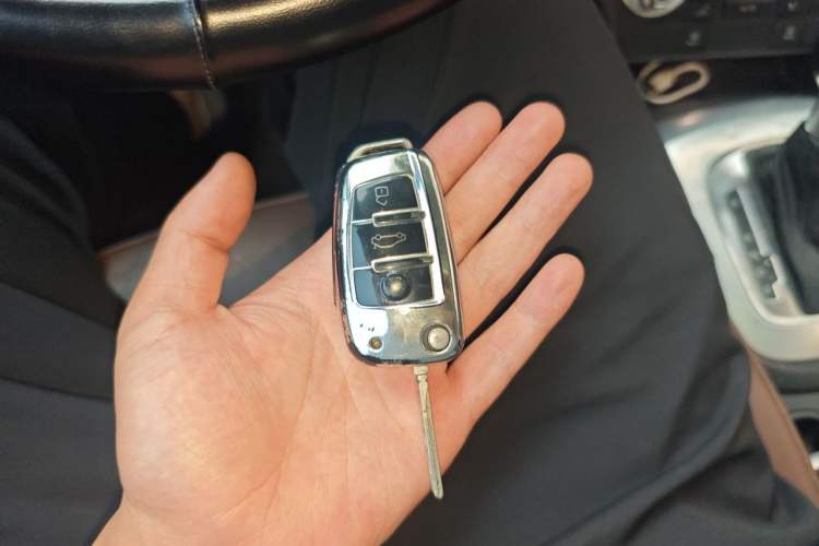 Used Audi Q3 2015 30 TFSI Comfort Model Vehicle Key