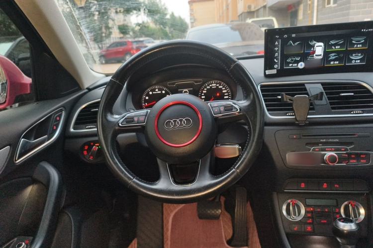 Used Audi Q3 2015 35 TFSI Comfort Model Steering Wheel