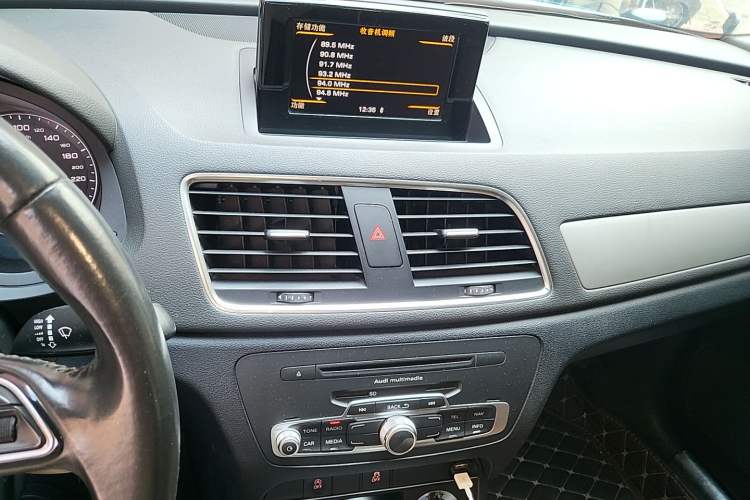Used Audi Q3 2015 35 TFSI Ambition Edition Audio And AC Panel