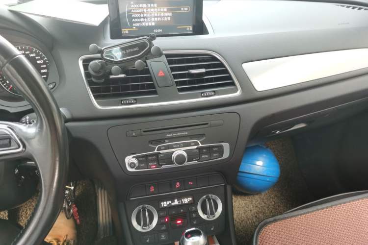 Used Audi Q3 2015 35 TFSI Comfort Model Audio And AC Panel