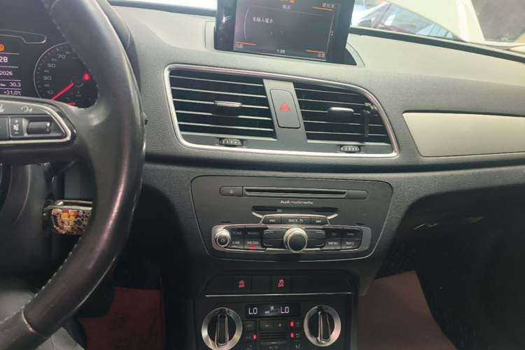 Used Audi Q3 2015 35 TFSI Ambition Edition Audio And AC Panel