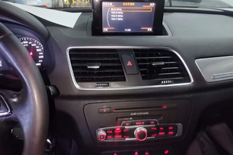 Used Audi Q3 2015 35 TFSI quattro Technology Edition Audio And AC Panel
