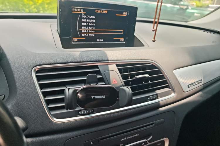 Used Audi Q3 2015 35 TFSI quattro Technology Edition Audio And AC Panel