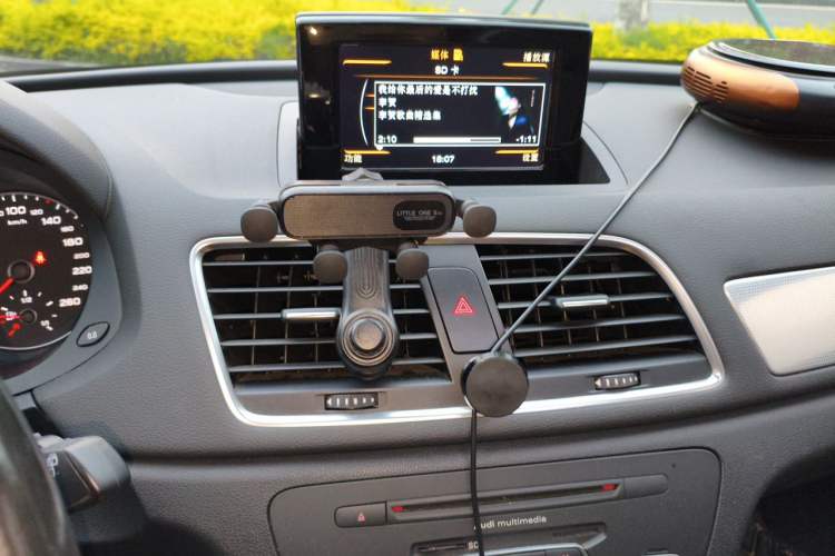 Used Audi Q3 2015 30 TFSI Comfort Model Audio And AC Panel
