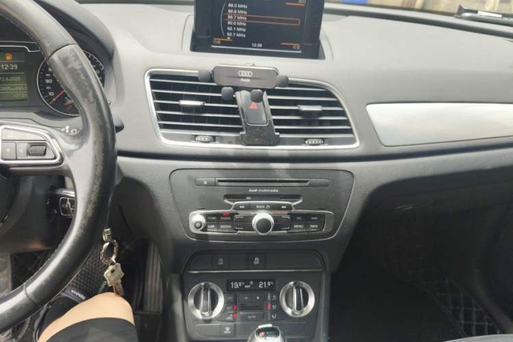 Used Audi Q3 2015 30 TFSI Comfort Model Audio And AC Panel