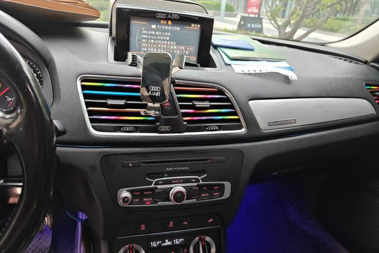 Used Audi Q3 2015 35 TFSI quattro Technology Edition Audio And AC Panel
