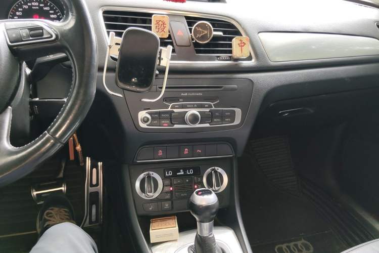 Used Audi Q3 2015 35 TFSI Comfort Model Audio And AC Panel