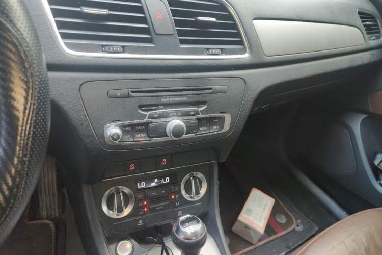 Used Audi Q3 2015 35 TFSI Ambition Edition Audio And AC Panel
