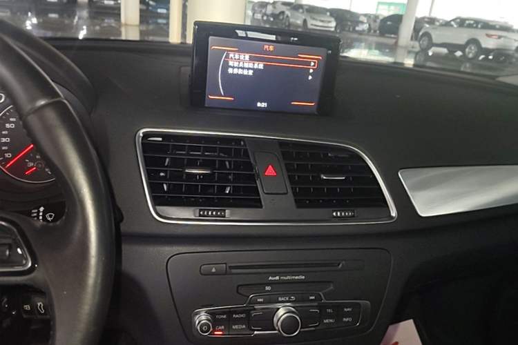 Used Audi Q3 2015 30 TFSI Comfort Model Audio And AC Panel